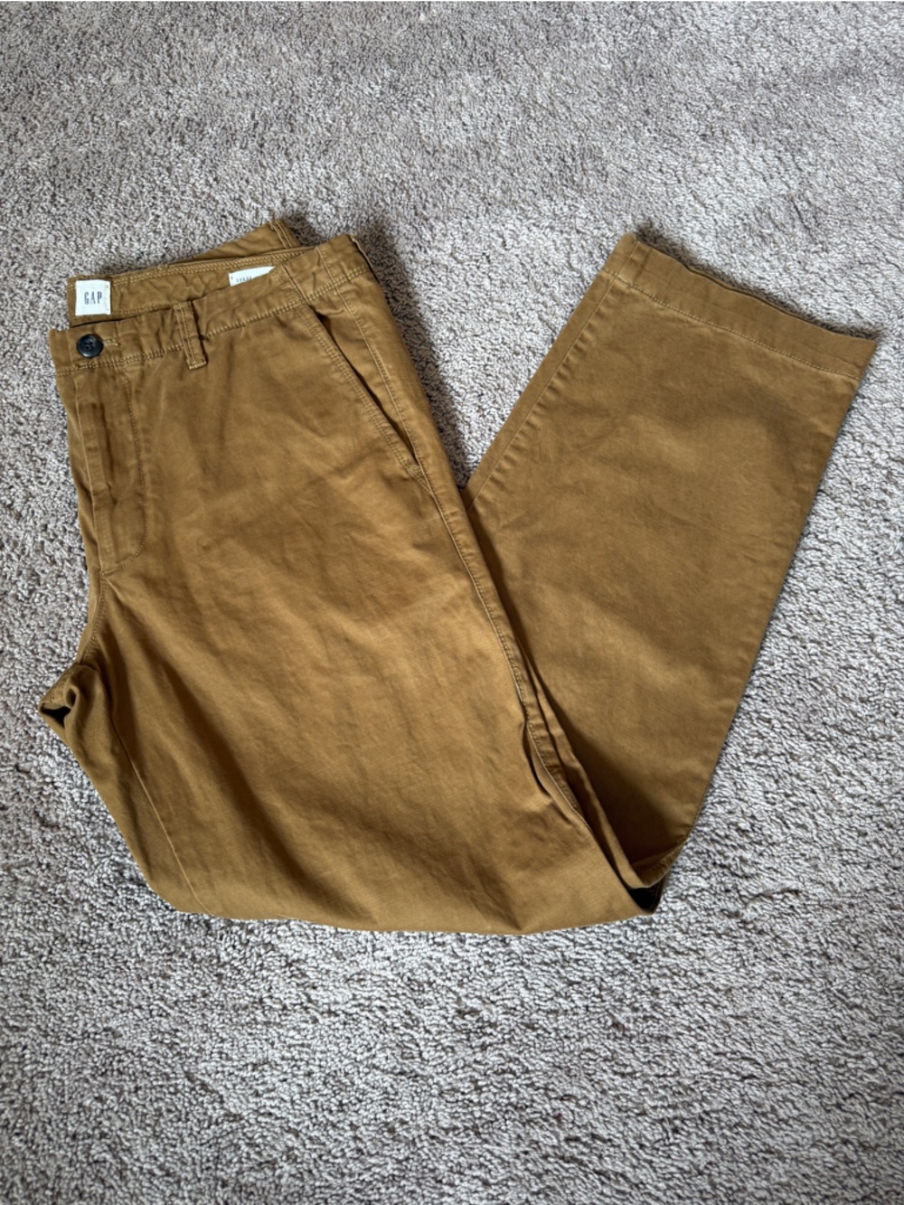 GAP Men's Chino Pants in kahki Caramel Brown relaxed fit